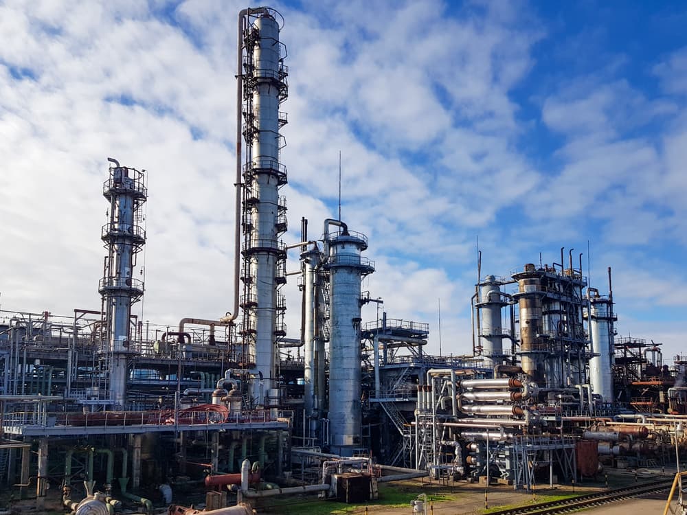 shutterstock_1926891227 (1) Petrochemical factory.
